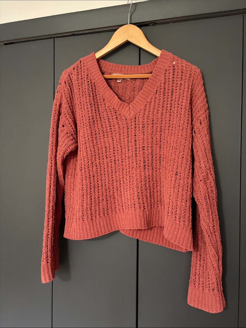 Women’s Dusty Rose Open-Knit V-Neck Sweater Medium